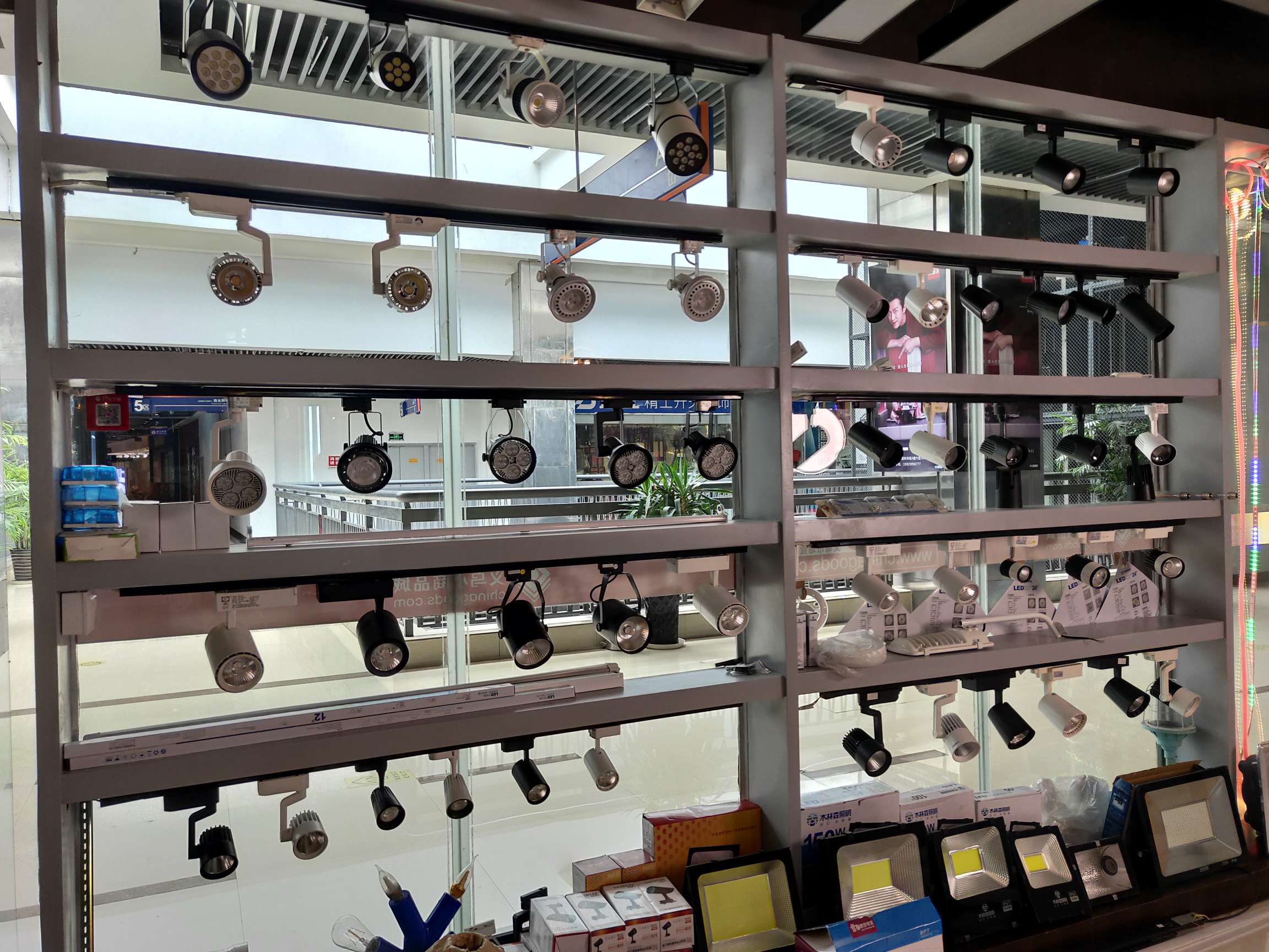 LED轨道灯实物图