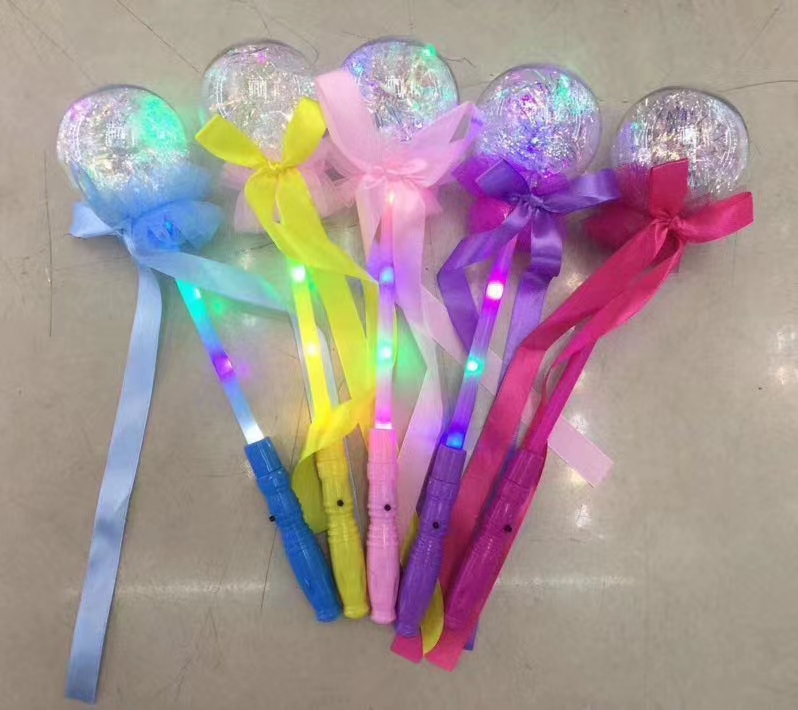 手提娃娃带灯白底实物图