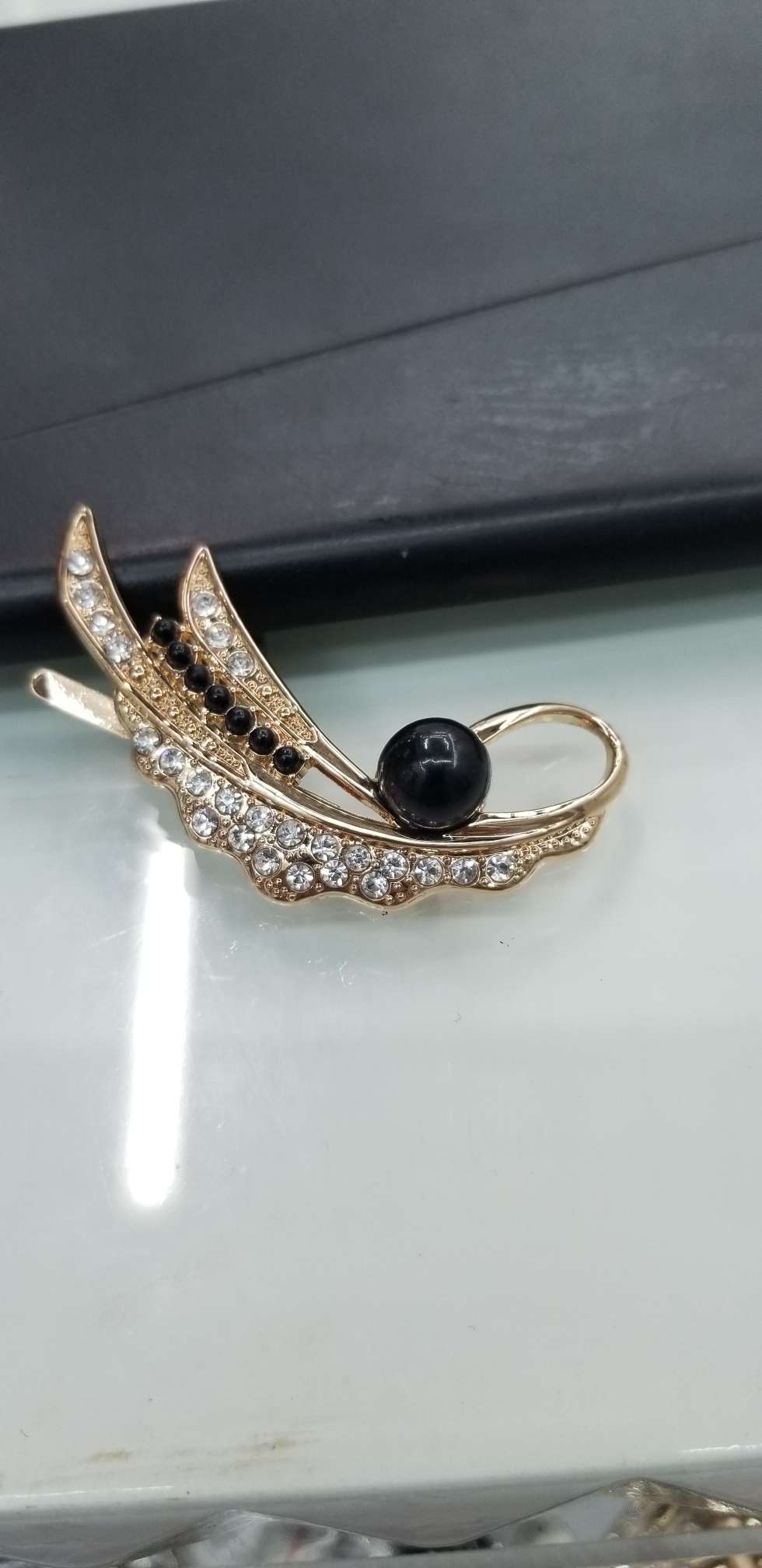 Around with a drill, pearl decorative buckle thumbnail