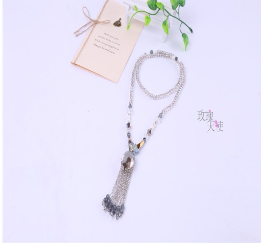 New long sweater chain in European and American style, high-end and elegant necklace manufacturer in stock Application Scenario
