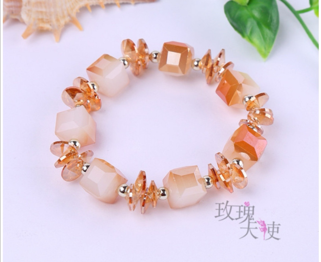 Rose Angel Cube Sugar Crystal Bracelet: A versatile accessory for women, a fashionable and sweet bracelet details Picture