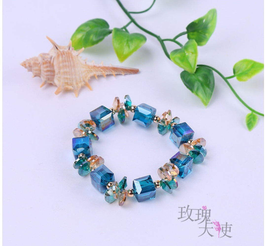 Rose Angel Cube Sugar Crystal Bracelet: A versatile accessory for women, a fashionable and sweet bracelet Item Picture
