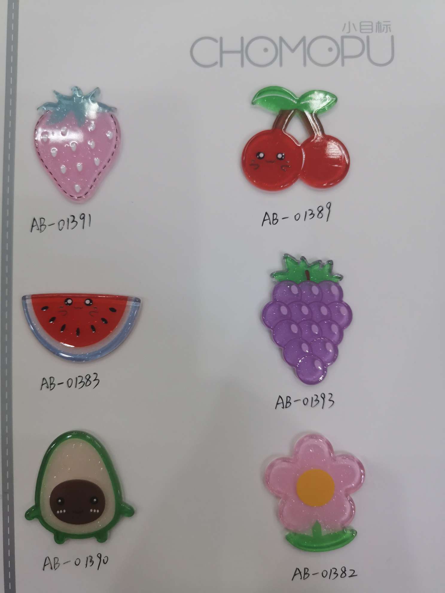 قطعة فاكهة حمراء ذات كثافات details Picture
