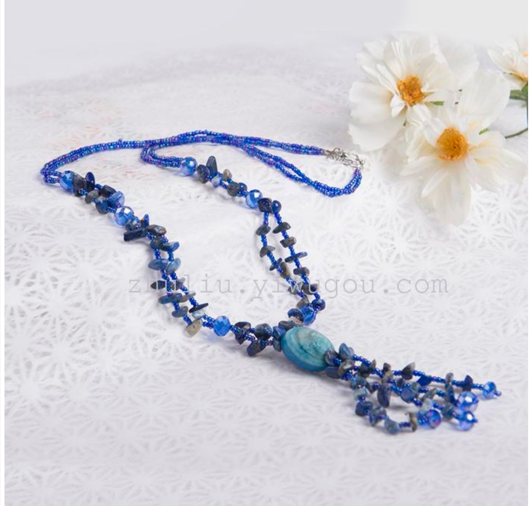 A long and fashionable sweater chain accessory with a natural agate crystal necklace is versatile undefined