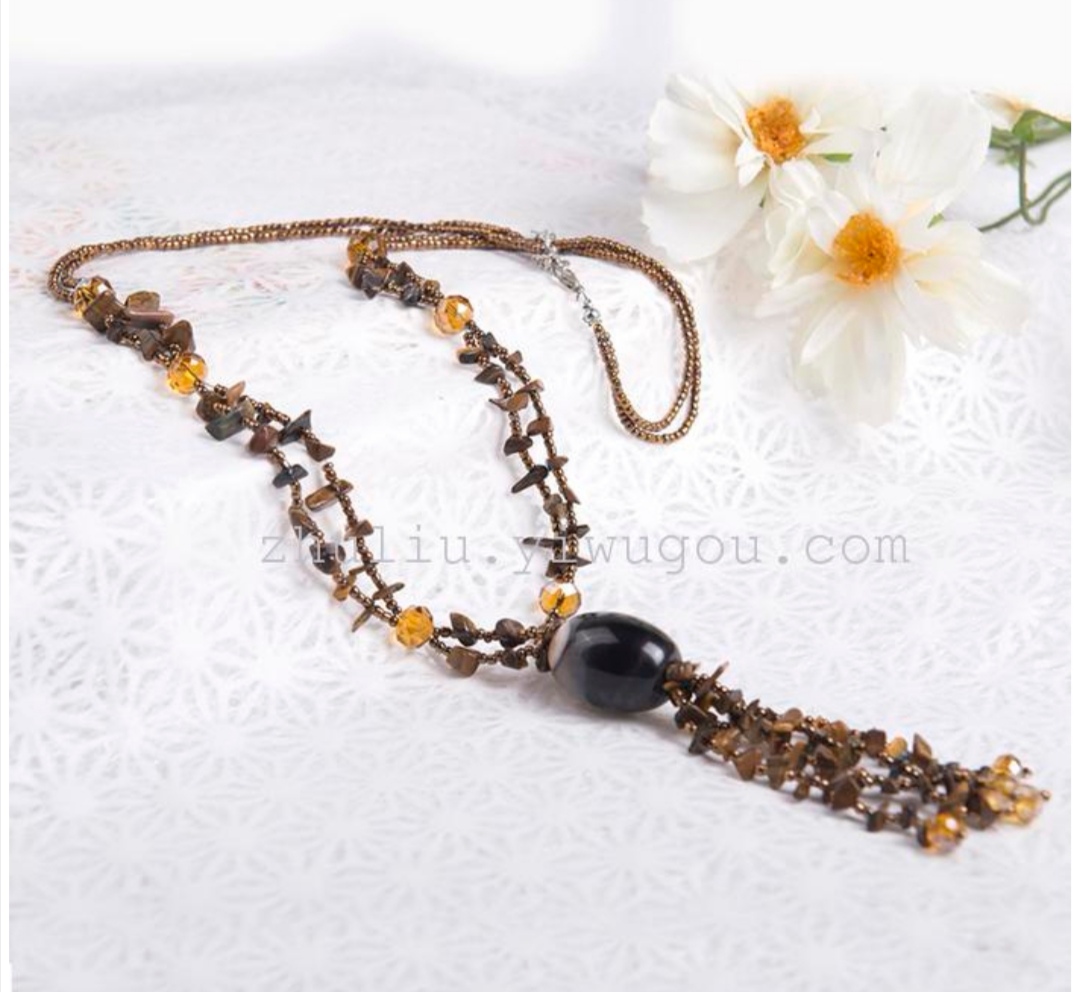 A long and fashionable sweater chain accessory with a natural agate crystal necklace is versatile undefined