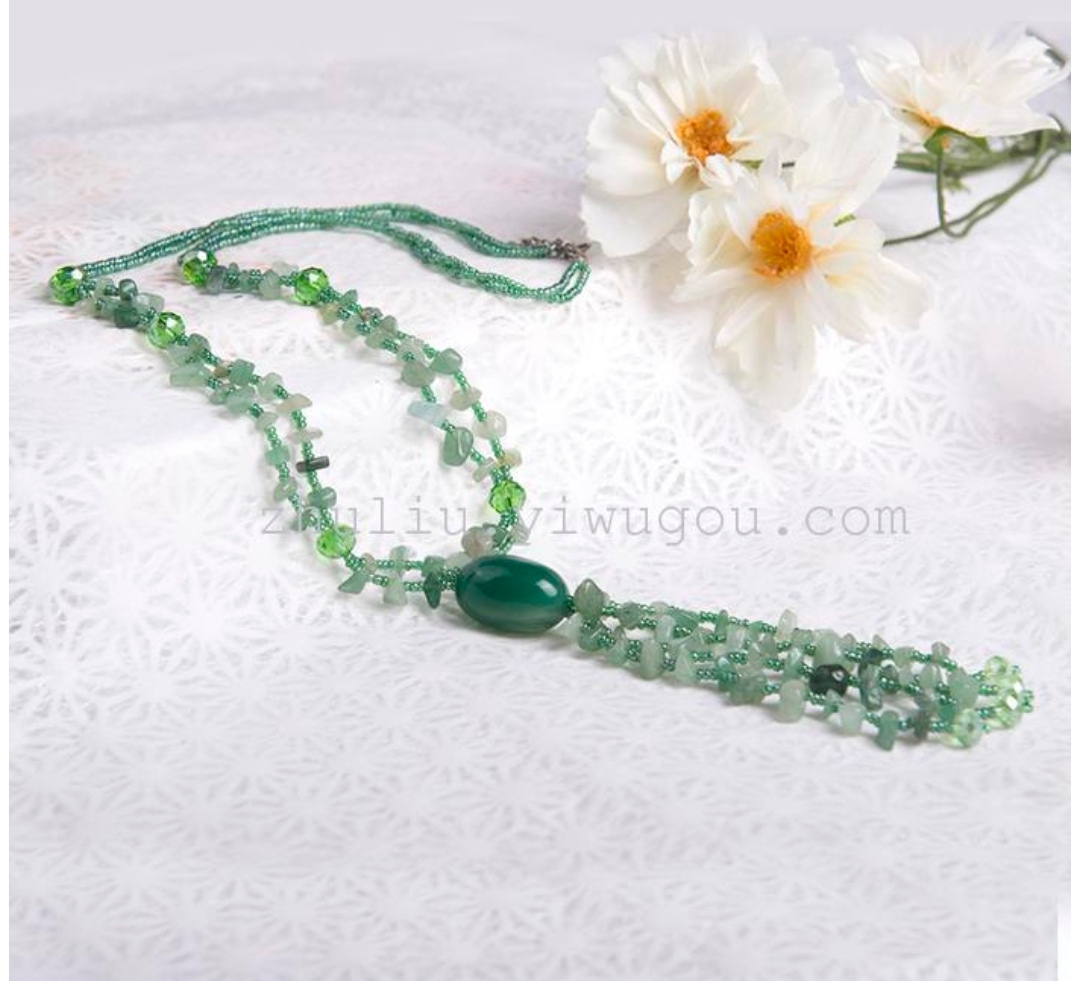 A long and fashionable sweater chain accessory with a natural agate crystal necklace is versatile undefined