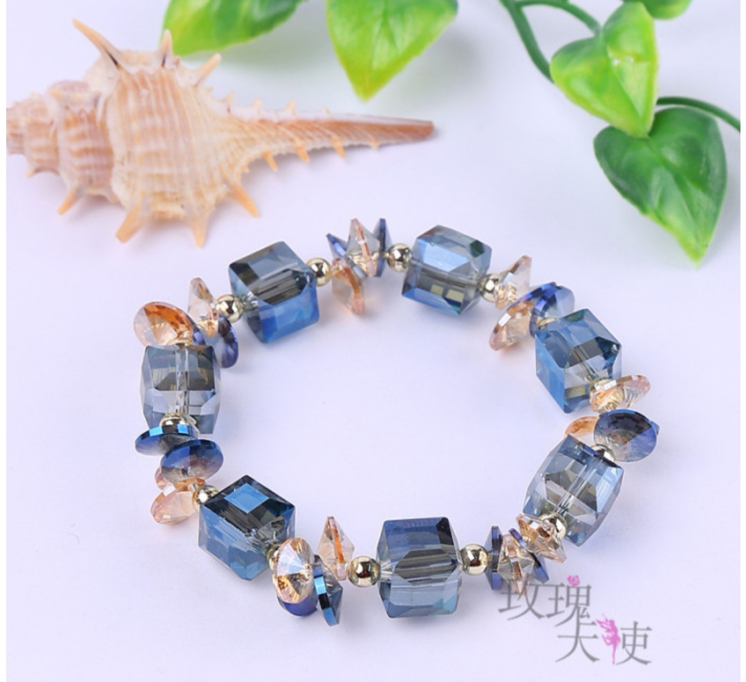 Rose Angel Cube Sugar Crystal Bracelet: A versatile accessory for women, a fashionable and sweet bracelet Application Scenario