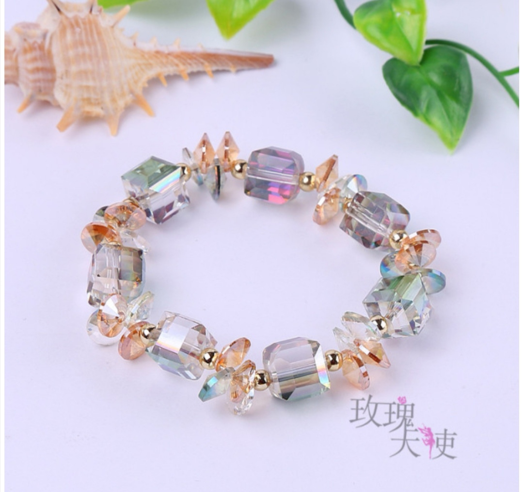 Rose Angel Cube Sugar Crystal Bracelet: A versatile accessory for women, a fashionable and sweet bracelet Specification image