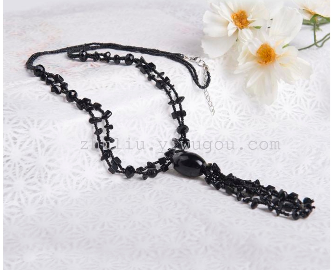 A long and fashionable sweater chain accessory with a natural agate crystal necklace is versatile Specification image
