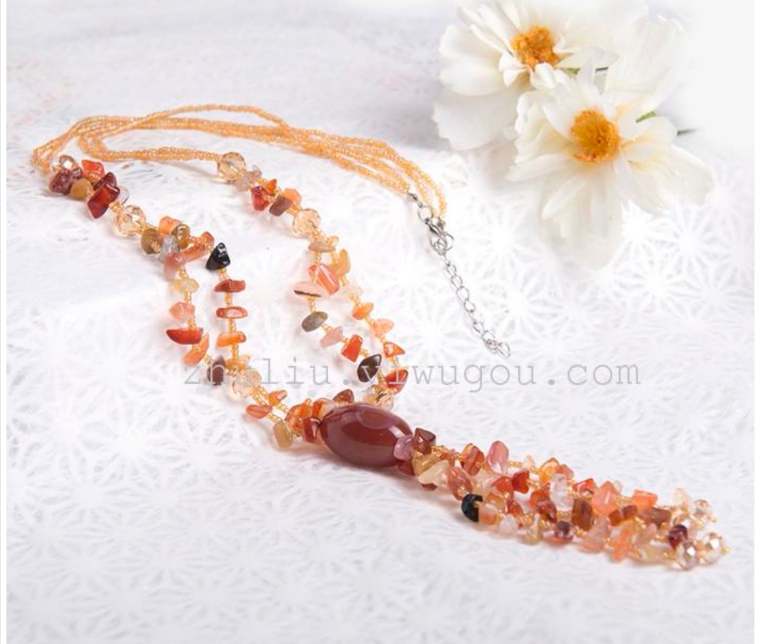 A long and fashionable sweater chain accessory with a natural agate crystal necklace is versatile undefined