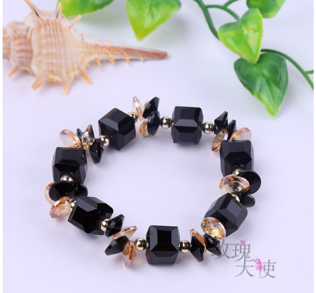 Rose Angel Cube Sugar Crystal Bracelet: A versatile accessory for women, a fashionable and sweet bracelet undefined