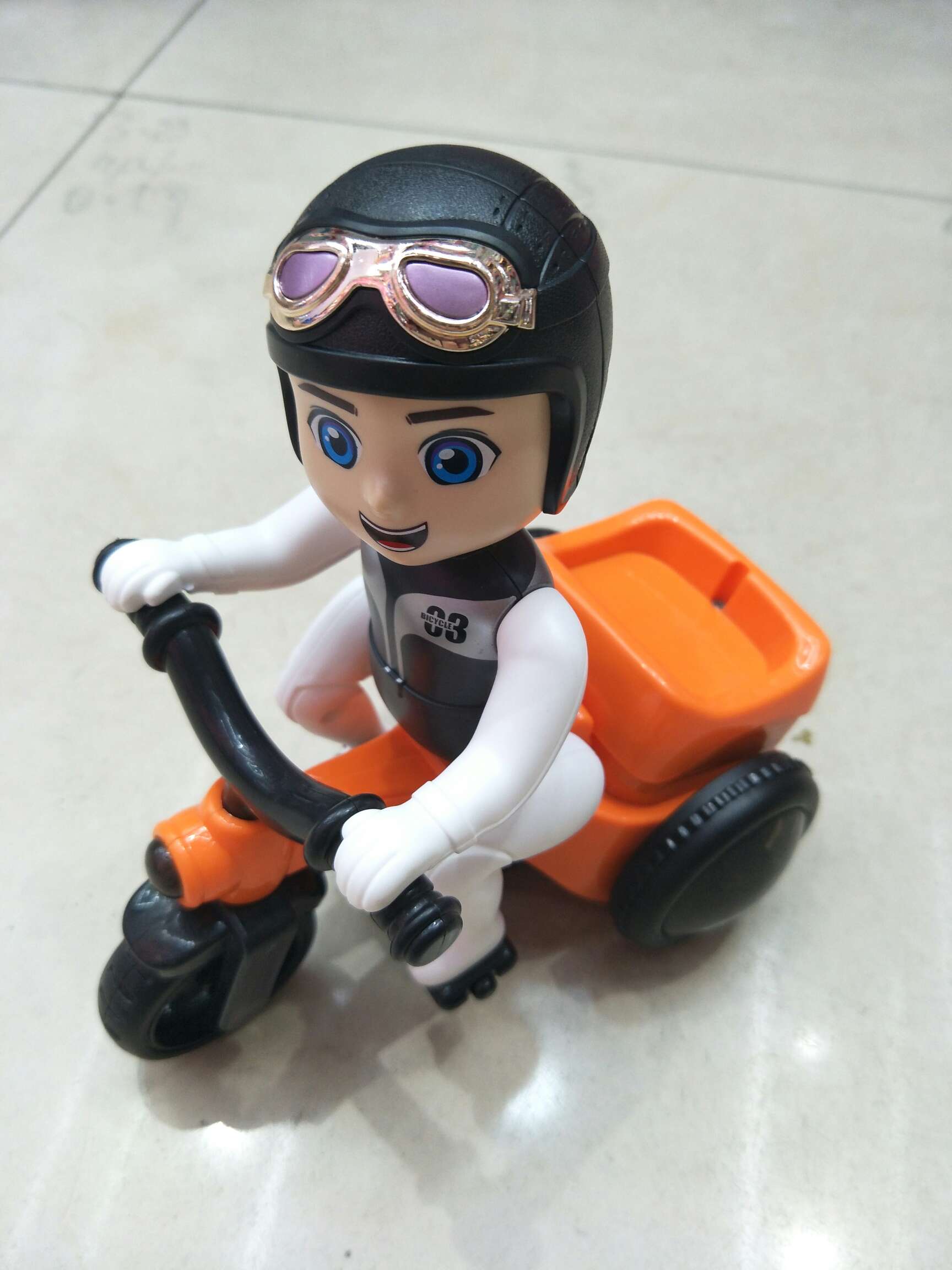 电动三轮车，带灯光音乐产品图