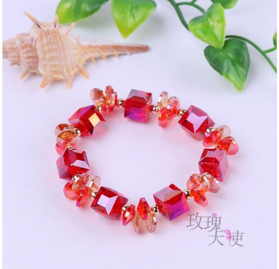Rose Angel Cube Sugar Crystal Bracelet: A versatile accessory for women, a fashionable and sweet bracelet