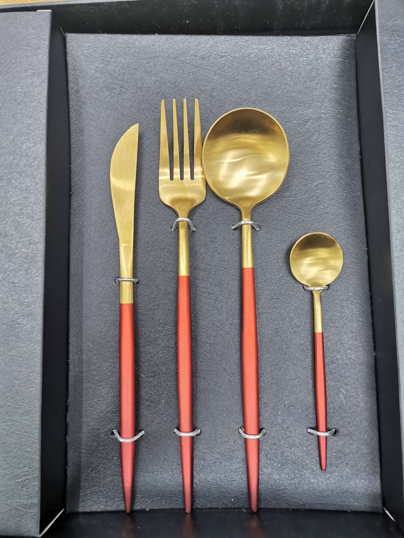 Portuguese four-piece set details Picture