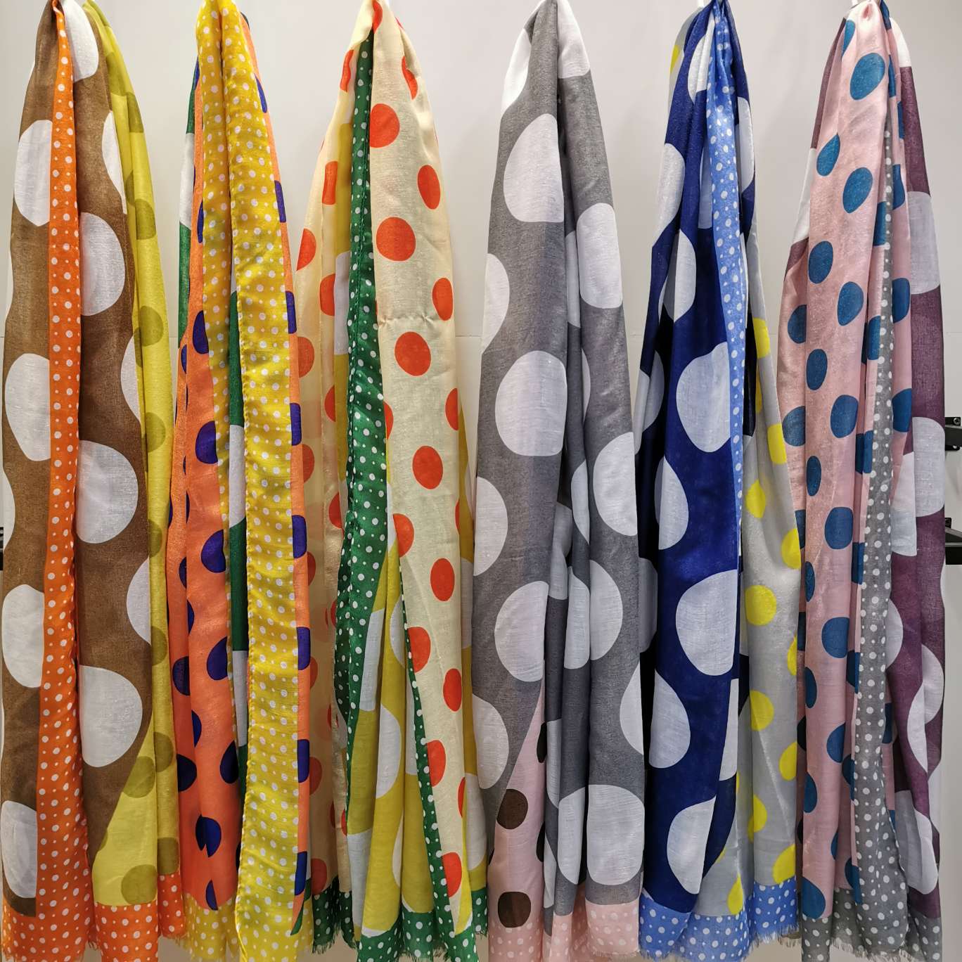 2020 New Women's Size Circle Dots Diagonal Splicing Scarf Scarf Shawl details Picture