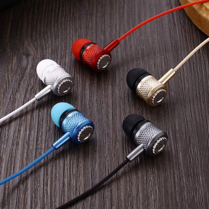 The KY-61 mobile phone headphones come with a microphone undefined