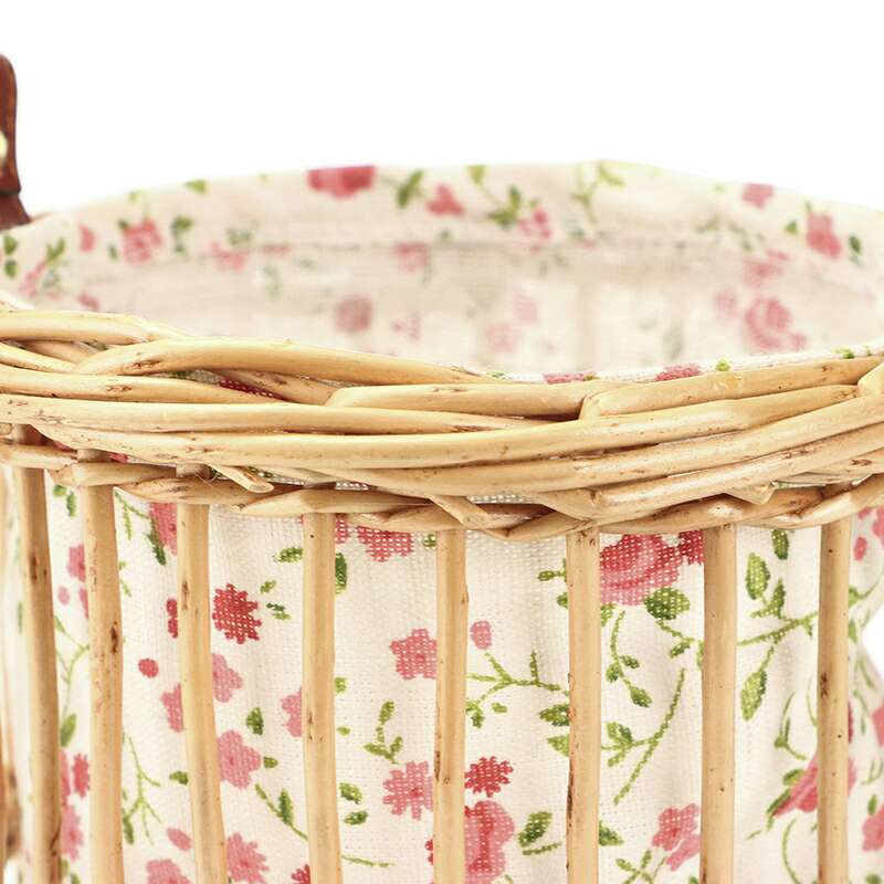 藤编圆形挂花篮白底实物图