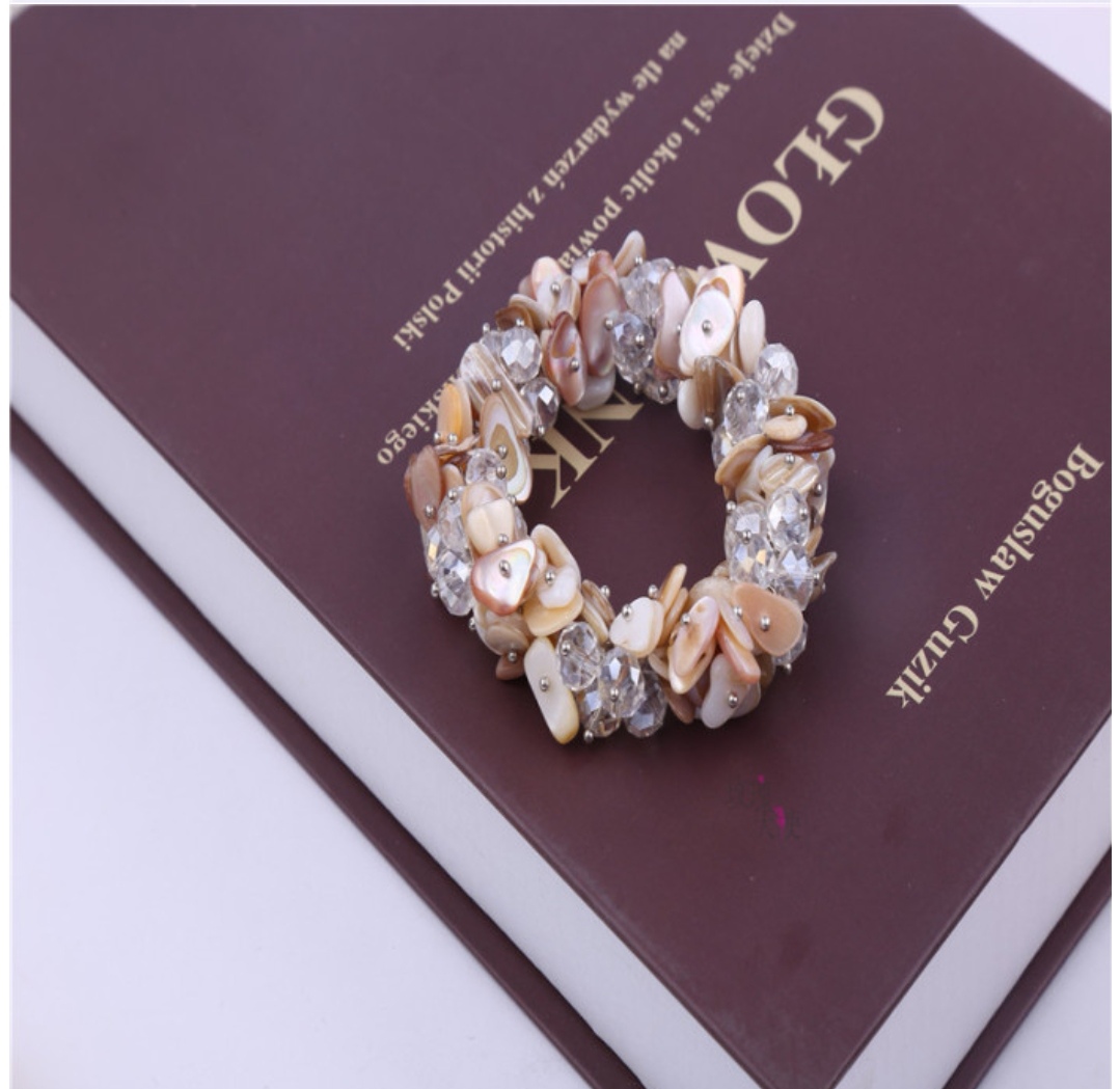 Irregular bracelet, artistic and fresh crystal bracelet, shell bracelet, ladies' accessories undefined