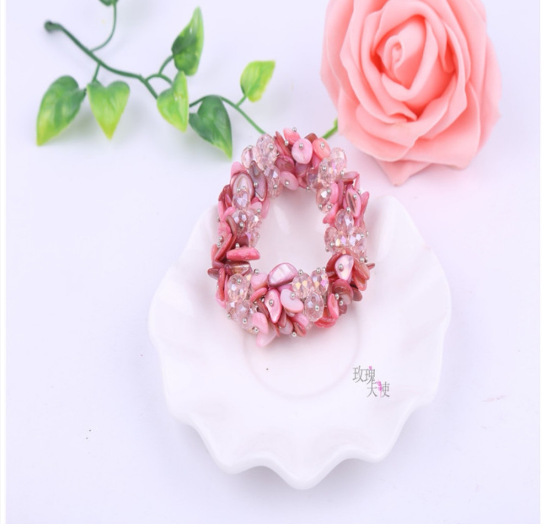 Irregular bracelet, artistic and fresh crystal bracelet, shell bracelet, ladies' accessories undefined