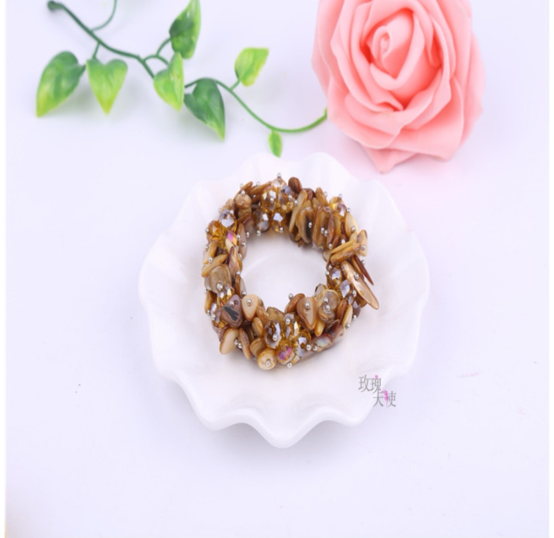 Irregular bracelet, artistic and fresh crystal bracelet, shell bracelet, ladies' accessories Item Picture