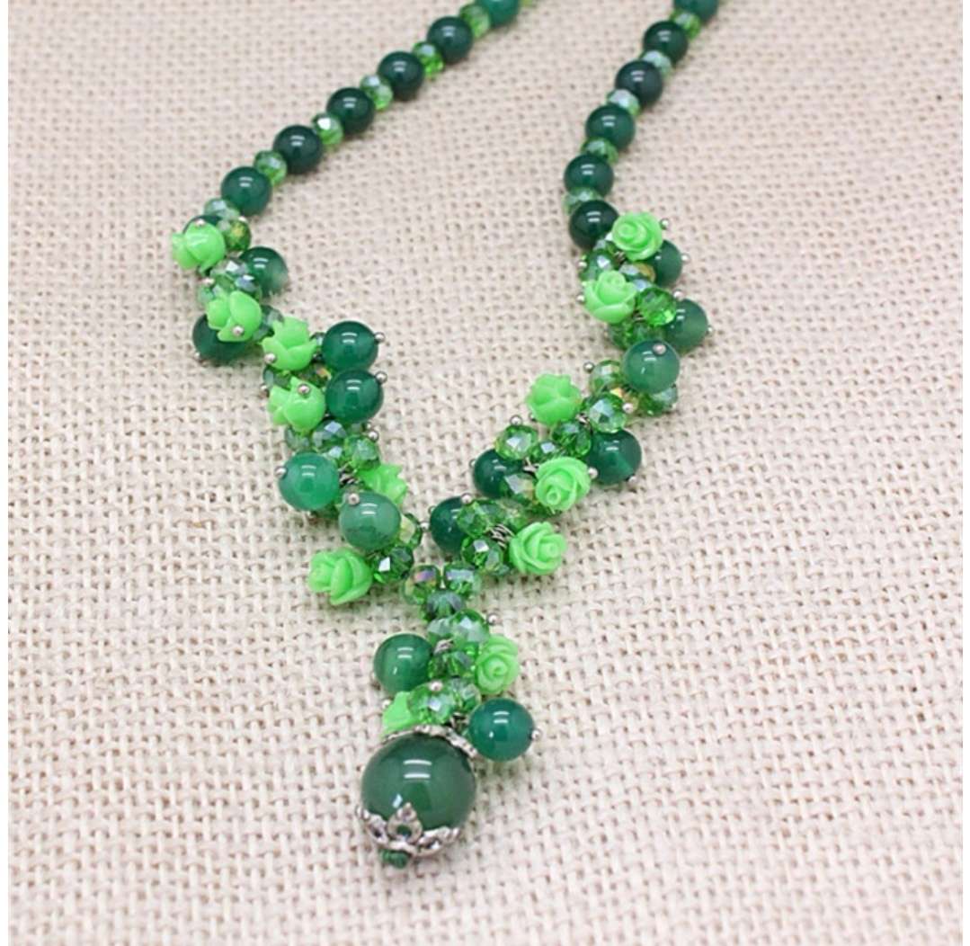 Korean handcrafted beaded natural agate stone exquisite necklaces, collarbone chain accessories, short gemstone necklaces wholesale Application Scenario