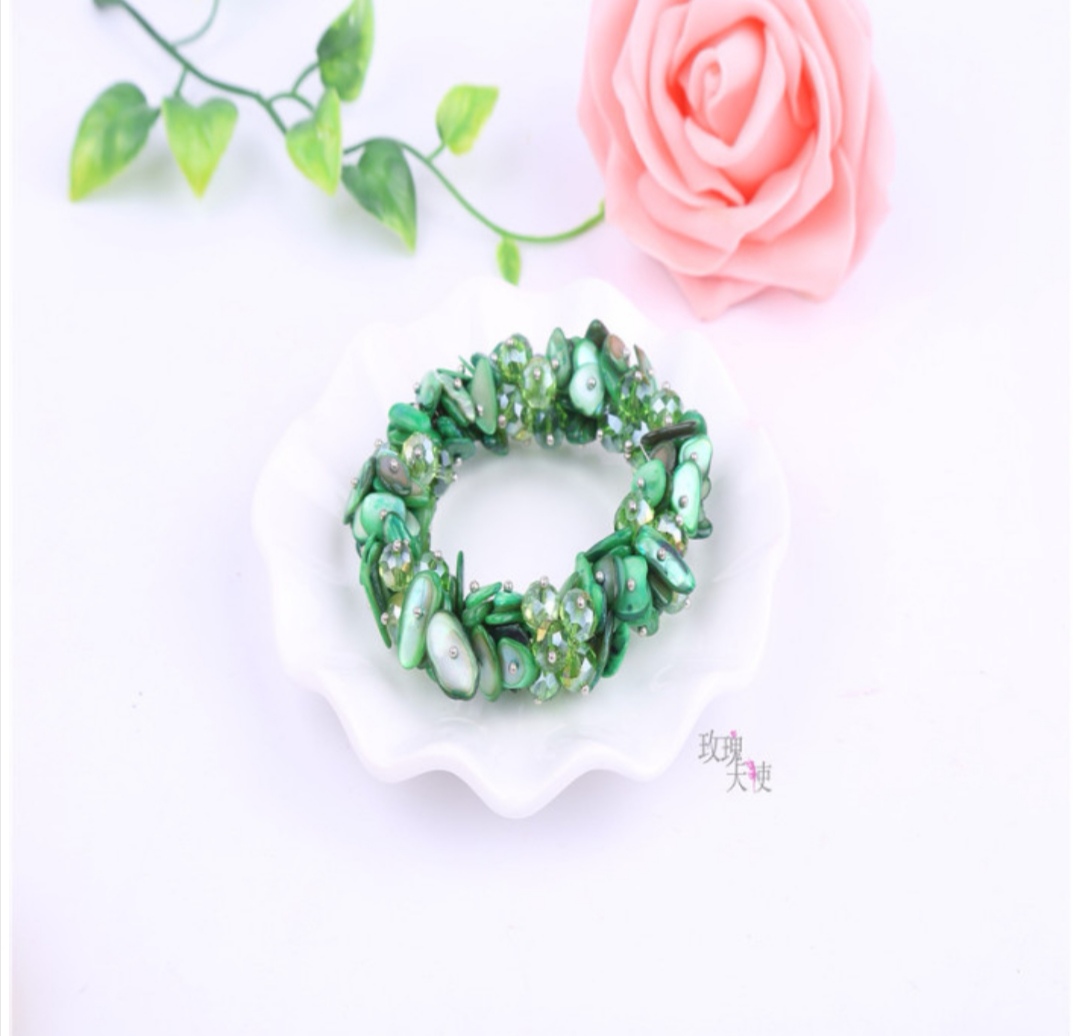 Irregular bracelet, artistic and fresh crystal bracelet, shell bracelet, ladies' accessories Specification image
