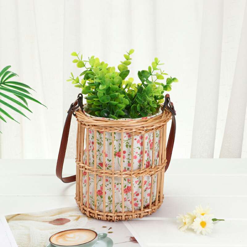 藤编圆形挂花篮产品图