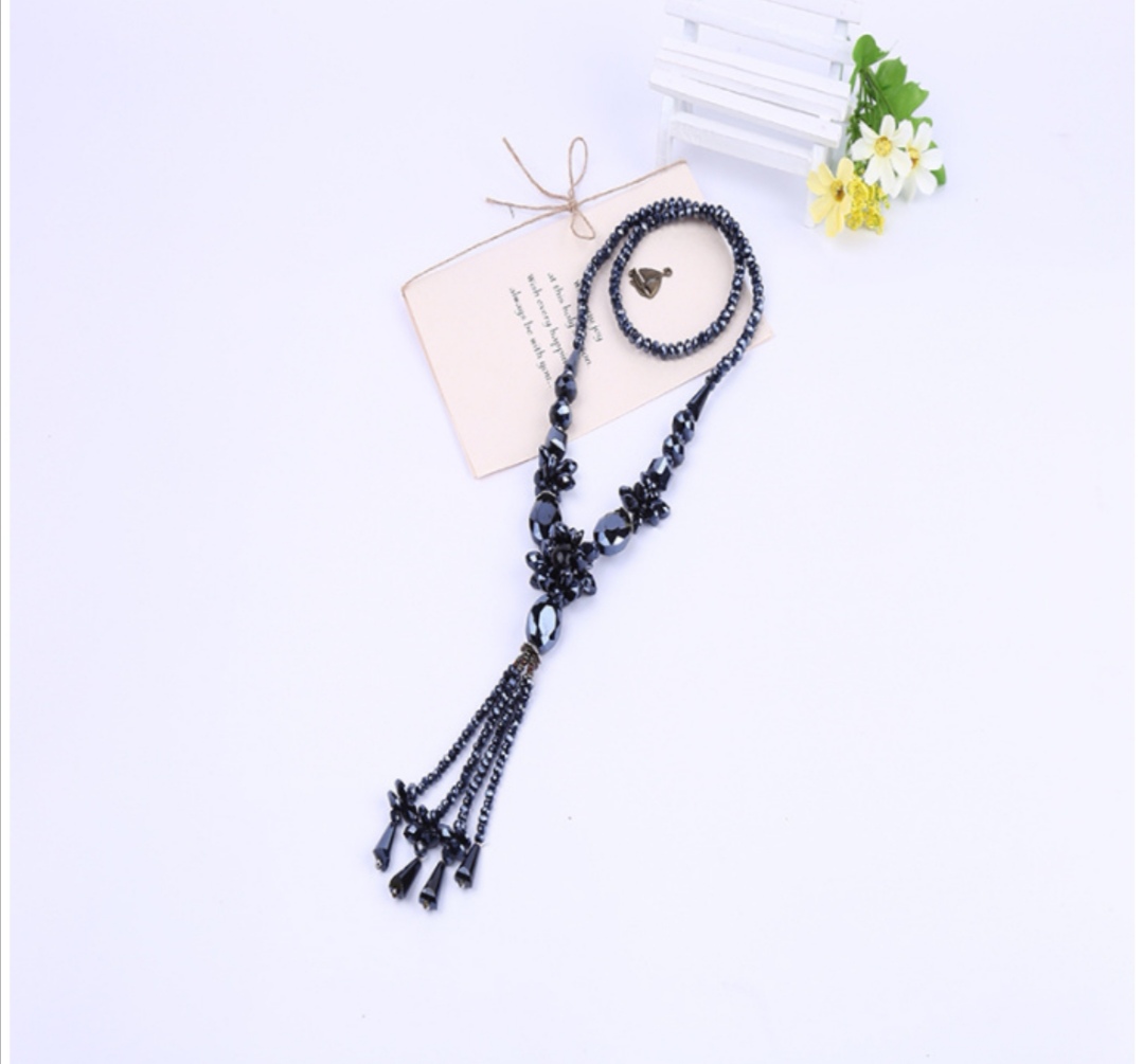 وقد صُنعت مؤخرا قلادة من العقيق البلوري من نوع العقيق البلوري Specification image
