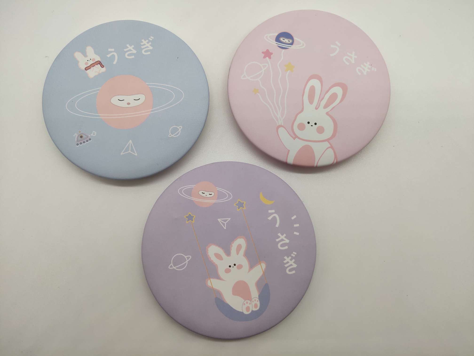 Round Plastic Double-Sided Small Mirror Hd Makeup Mirror Table Mirror Desktop Portable Folding Mirror Student Cartoon Application Scenario