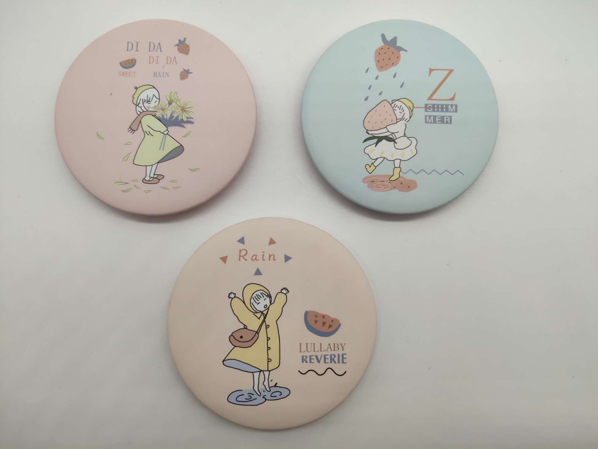 Round Plastic Double-Sided Small Mirror Hd Makeup Mirror Table Mirror Desktop Portable Folding Mirror Student Cartoon Item Picture