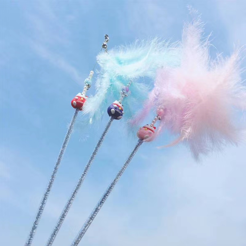 Come! Come! A wave of fairy air ~ ~ teasing a cat can also be such a fairy