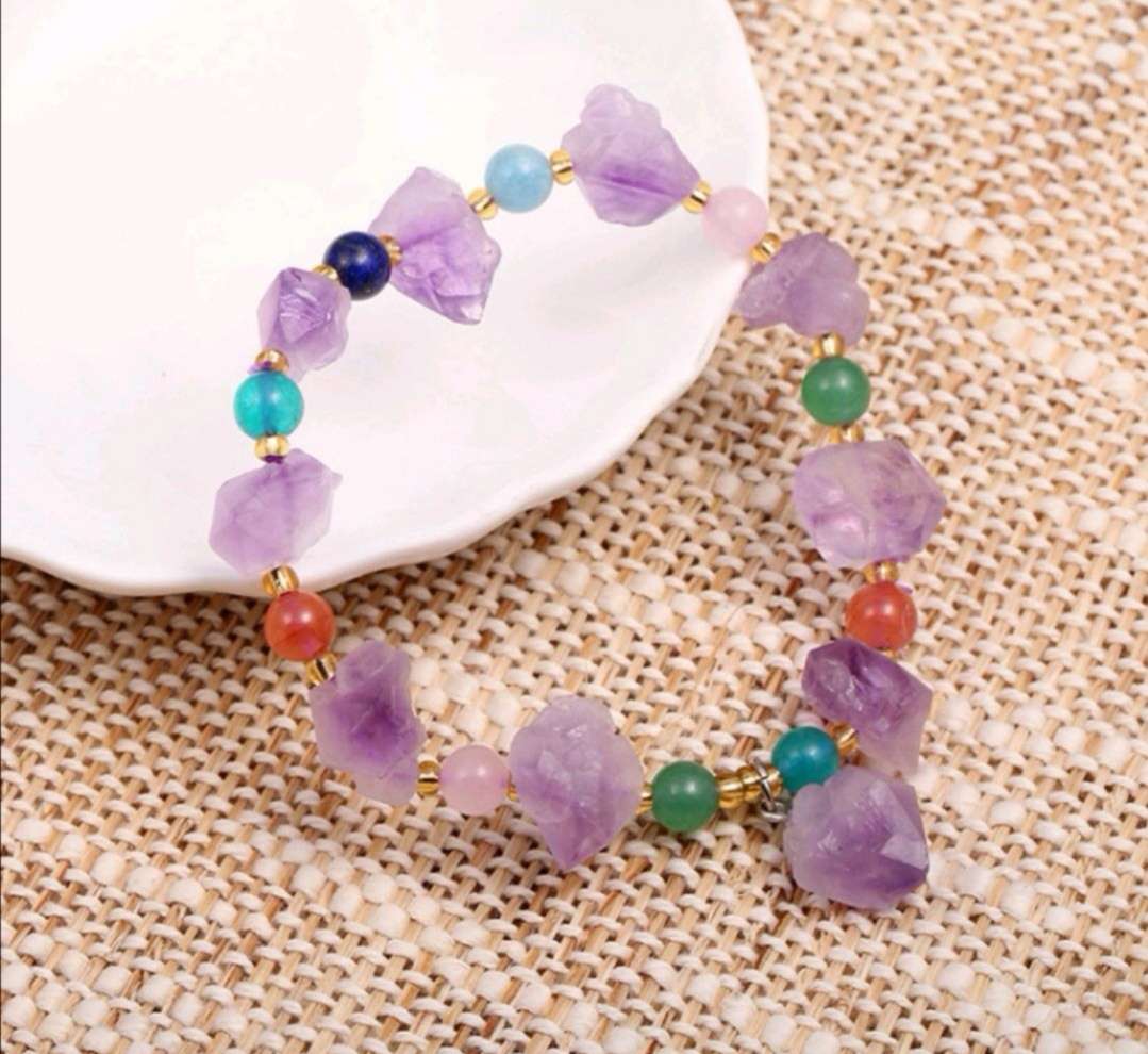 Natural dreamy amethyst bracelet, irregular crystal crushed stone agate bracelet, dreamy amethyst for ladies details Picture