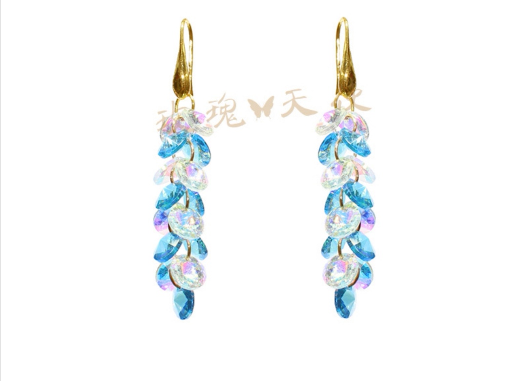 Wholesale of new high-end natural crystal earrings, crystal earrings, women's fashionable earrings, and multi-color crystal earrings undefined