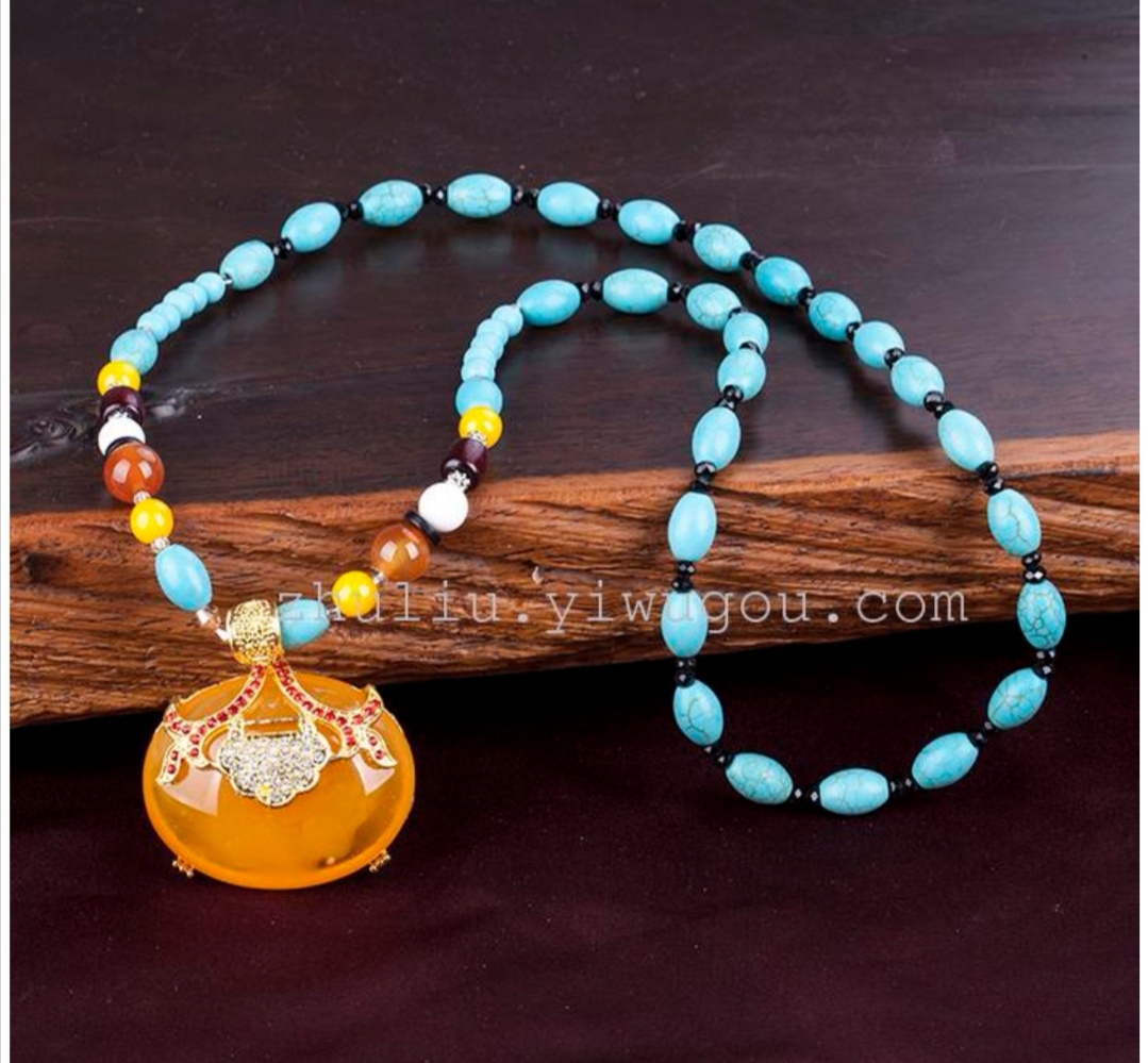 Natural amber and old beeswax necklace, sweater chain, long autumn pendant for women, pendant, ethnic style jewelry Application Scenario