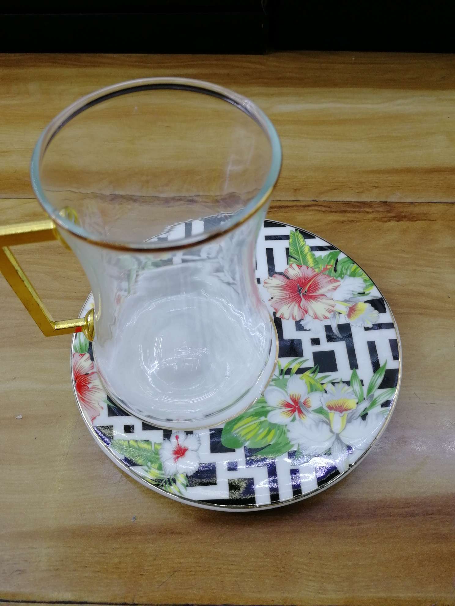 The manufacturer sells glass ceramic saucers for six cups Specification drawing