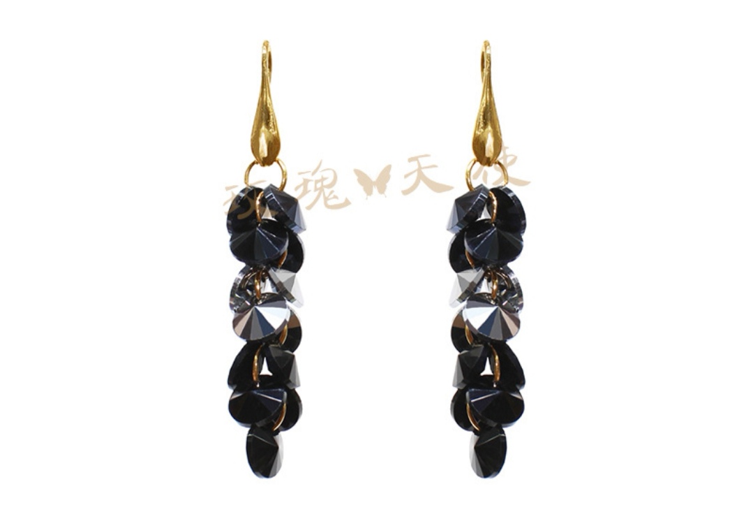 Wholesale of new high-end natural crystal earrings, crystal earrings, women's fashionable earrings, and multi-color crystal earrings Item Picture