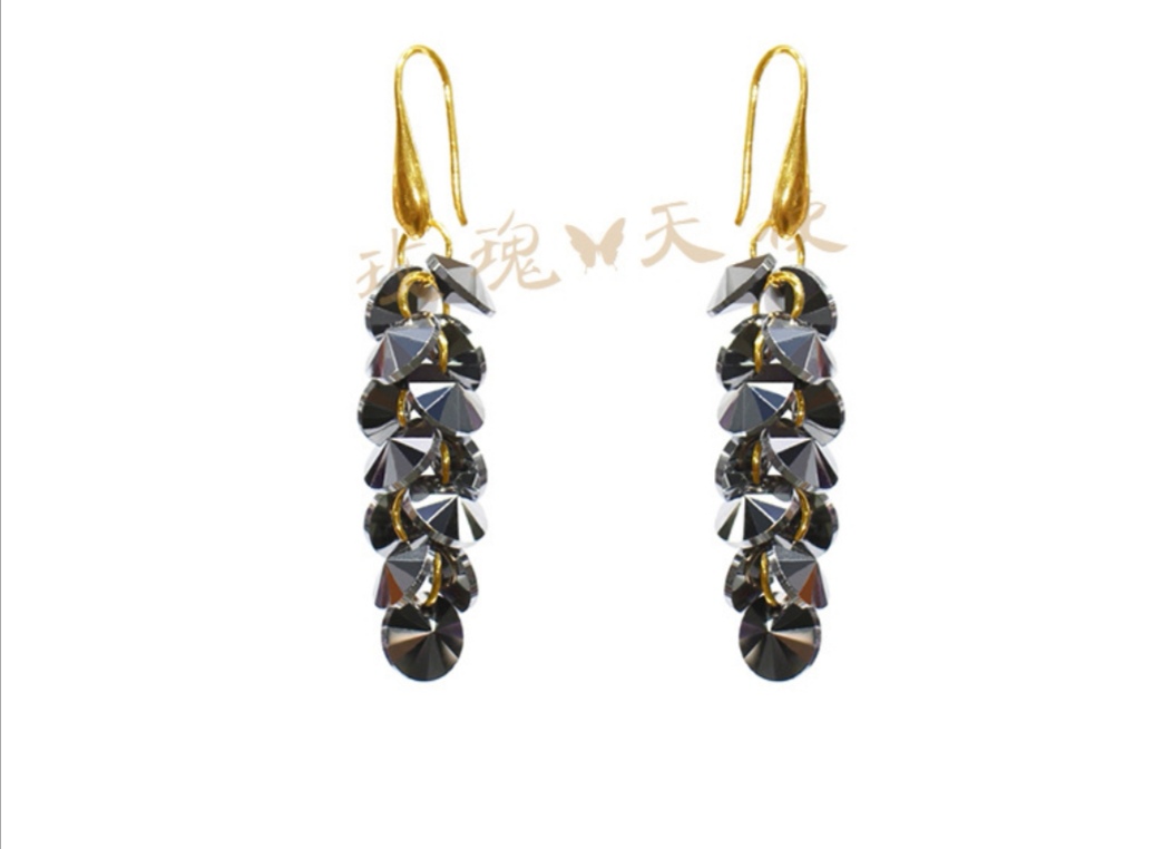 Wholesale of new high-end natural crystal earrings, crystal earrings, women's fashionable earrings, and multi-color crystal earrings undefined