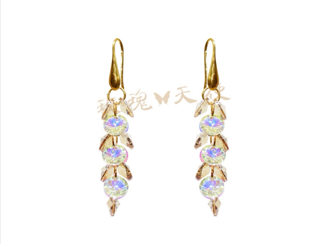 Wholesale of new high-end natural crystal earrings, crystal earrings, women's fashionable earrings, and multi-color crystal earrings undefined