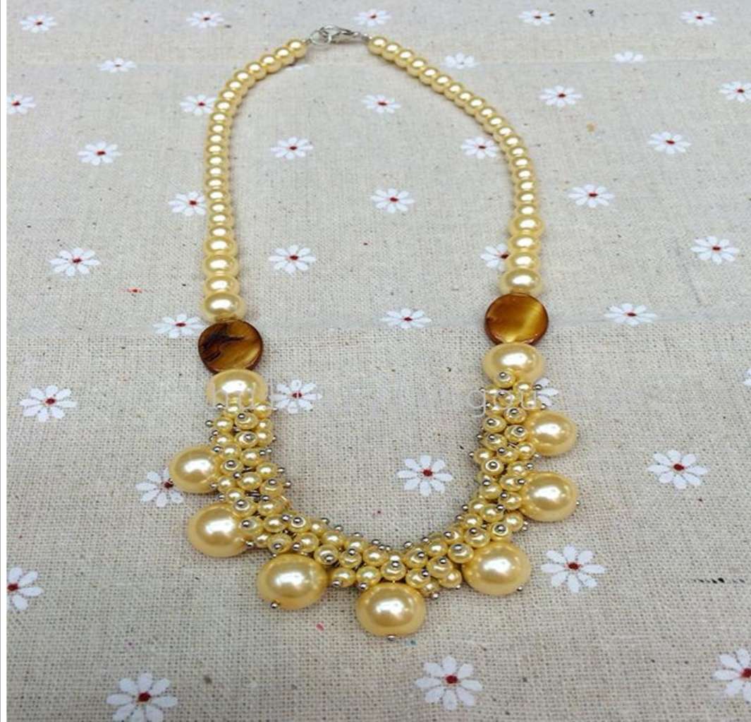 The latest original pearl necklace is a fashionable and versatile women's necklace undefined