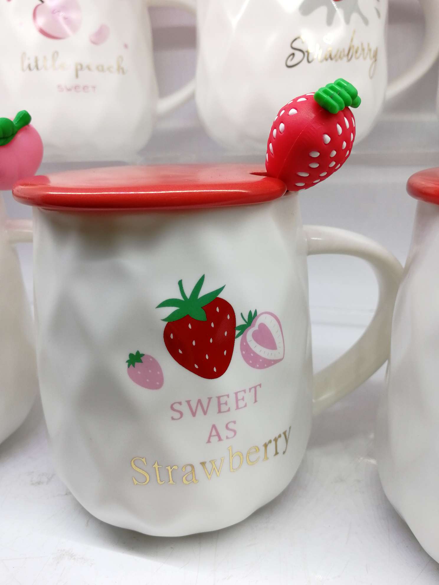 Rose Ceramic Single Cup Creative Net Red Popular Strawberry Convex Ceramic Cup Four-Color Mix 0017 Specification drawing