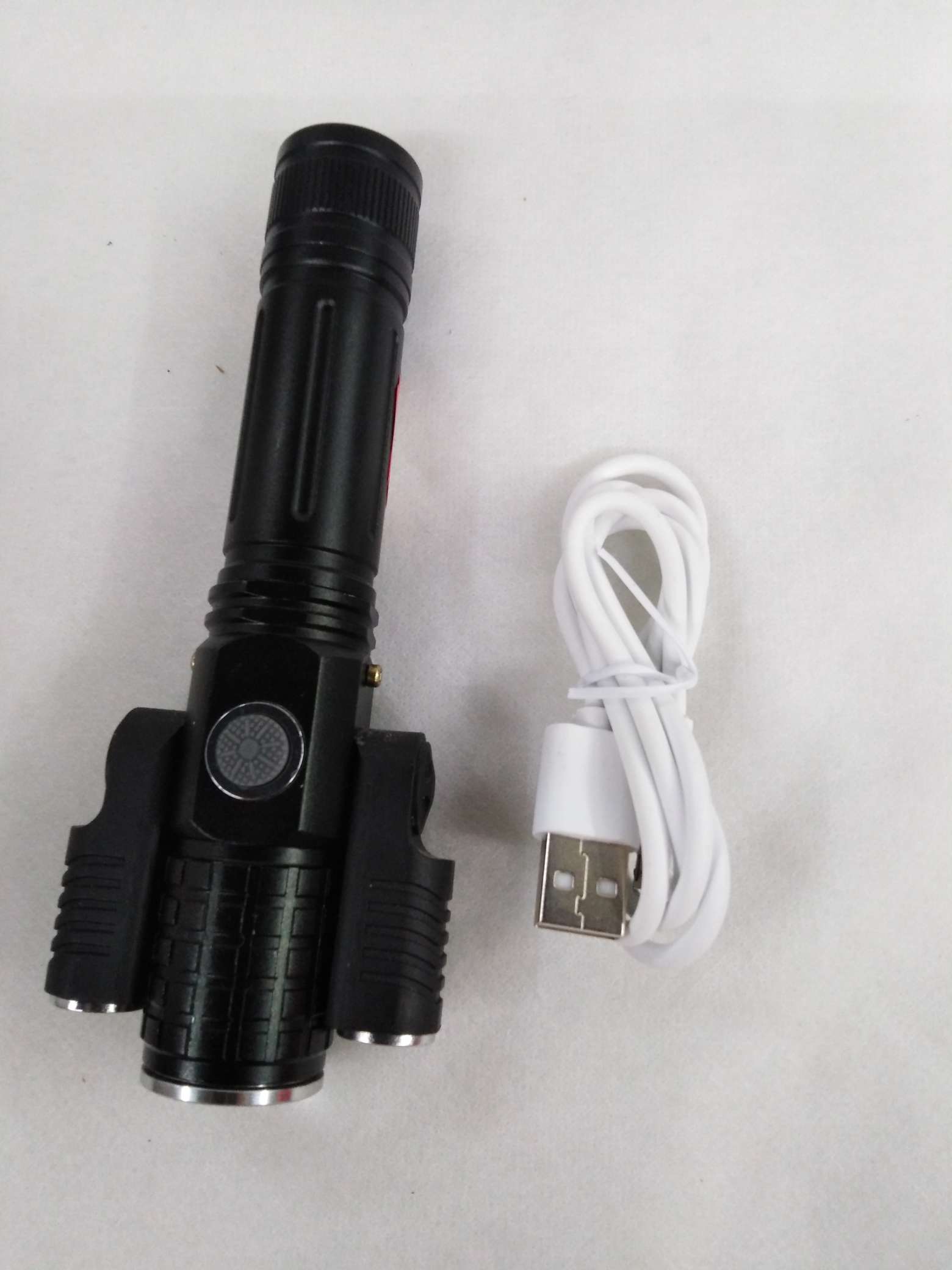 W538调光，灯泡：T6十2XPE，功率10W，功能：中强弱闪，电池：1*18650USB线充电，一件80PCS起批