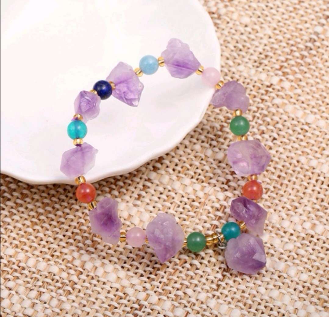 Natural dreamy amethyst bracelet, irregular crystal crushed stone agate bracelet, dreamy amethyst for ladies Specification image