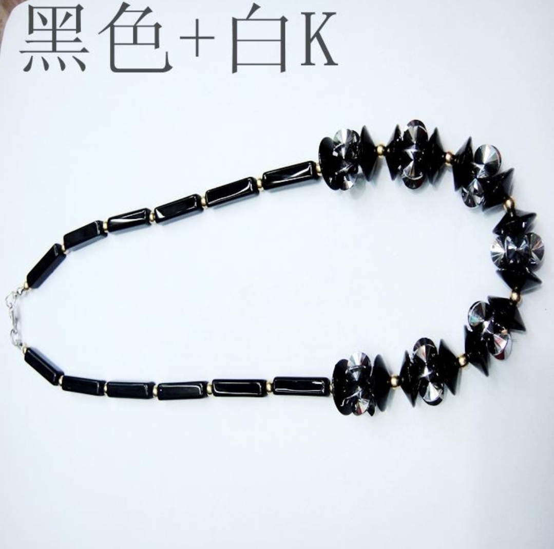 The latest popular Korean-style crystal necklace, a versatile crystal collarbone chain for women Application Scenario
