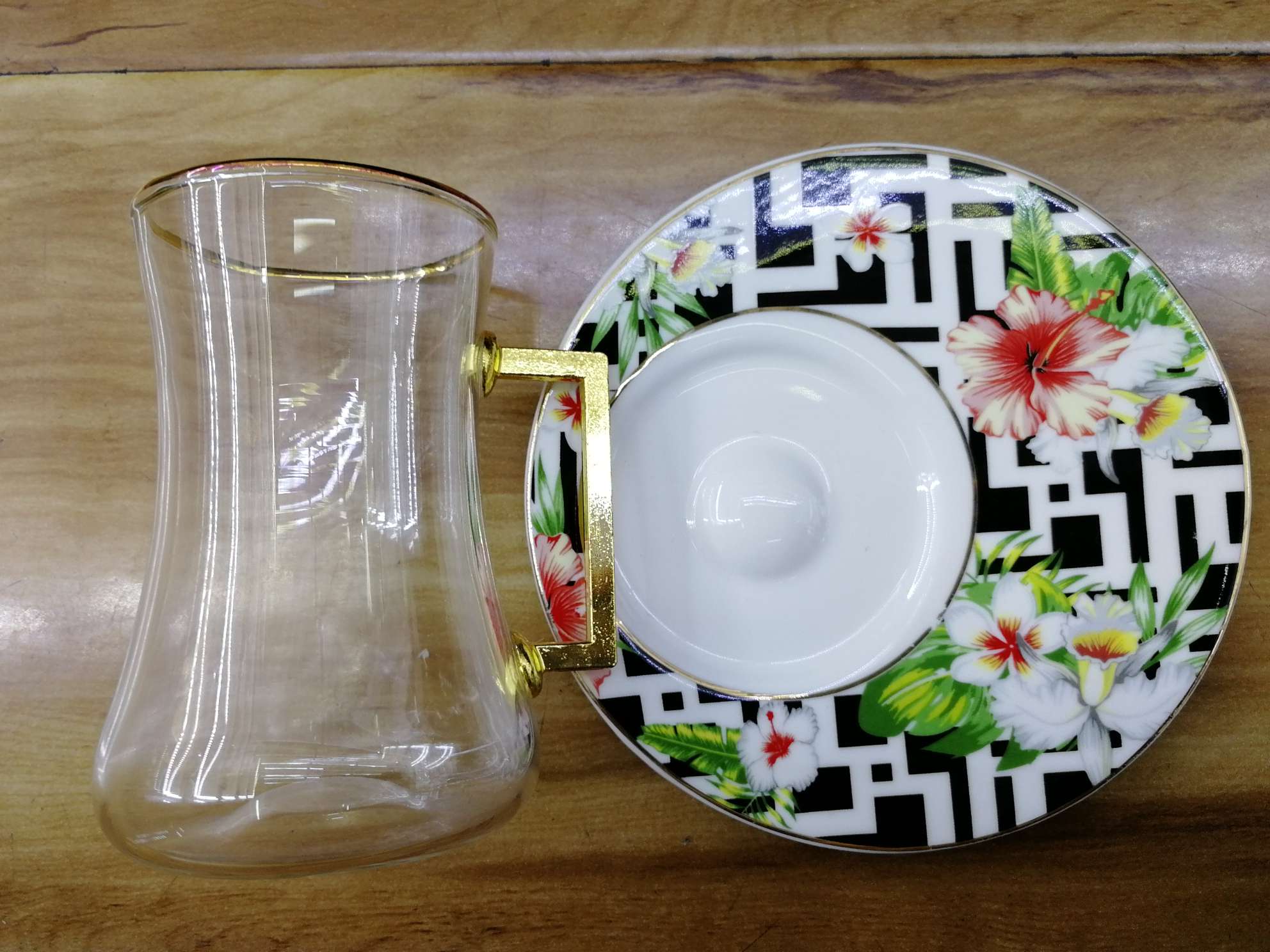 The manufacturer sells glass ceramic saucers for six cups details Picture