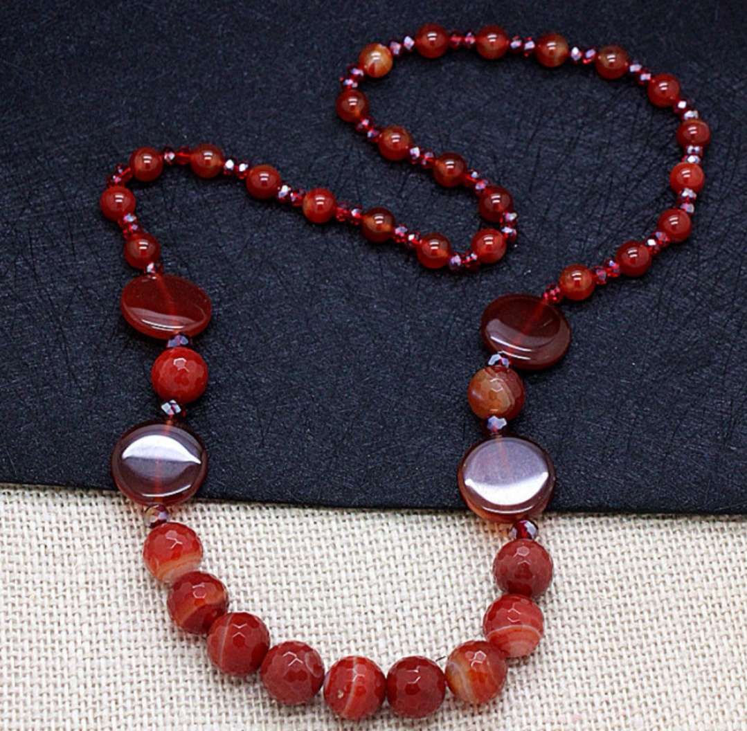 Handcrafted high-end natural red and green agate long sweater chain, luxurious and elegant, versatile necklace for women