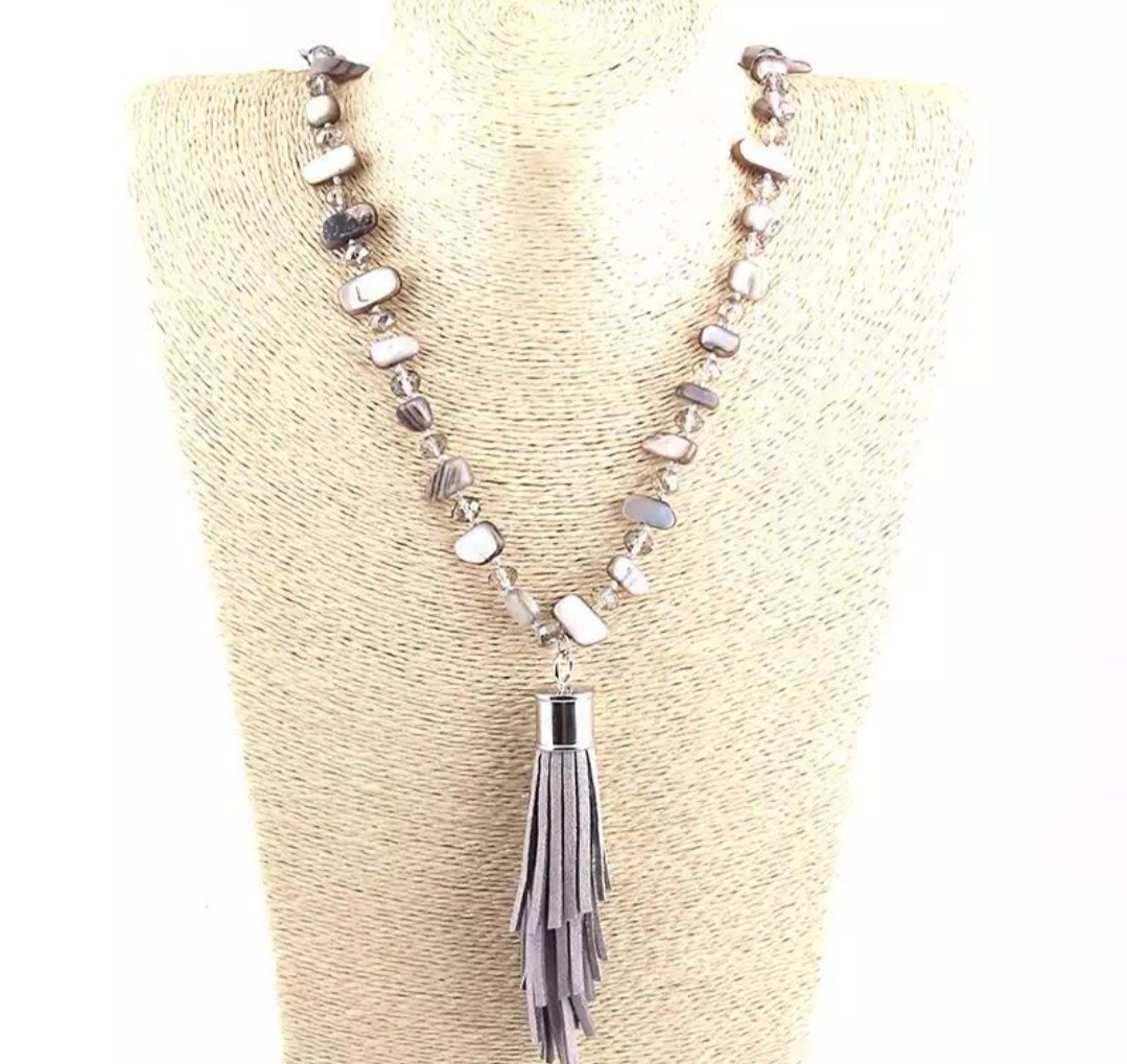 Rose angel pink shell and crystal bead necklace with knotted tassels Application Scenario