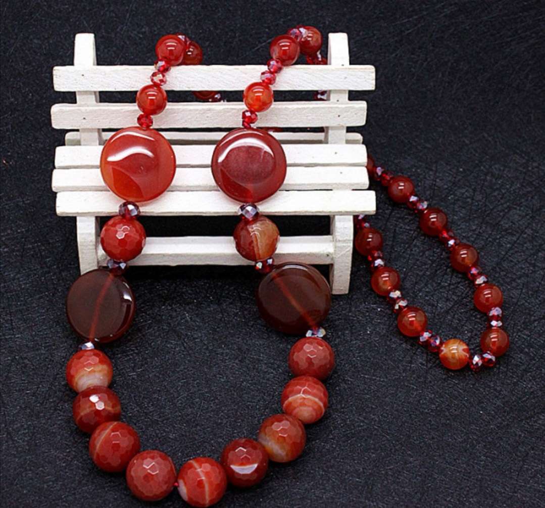 Handcrafted high-end natural red and green agate long sweater chain, luxurious and elegant, versatile necklace for women Application Scenario