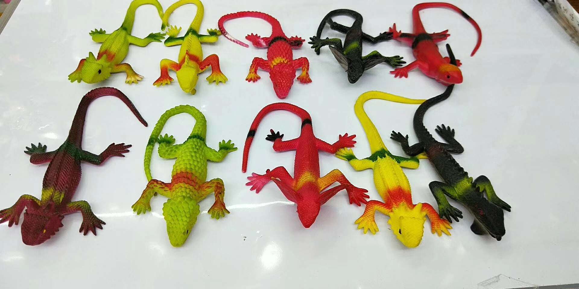 仿真蜥蜴，青蛙，蜘蛛，蝎子，发泄整盅玩具！！