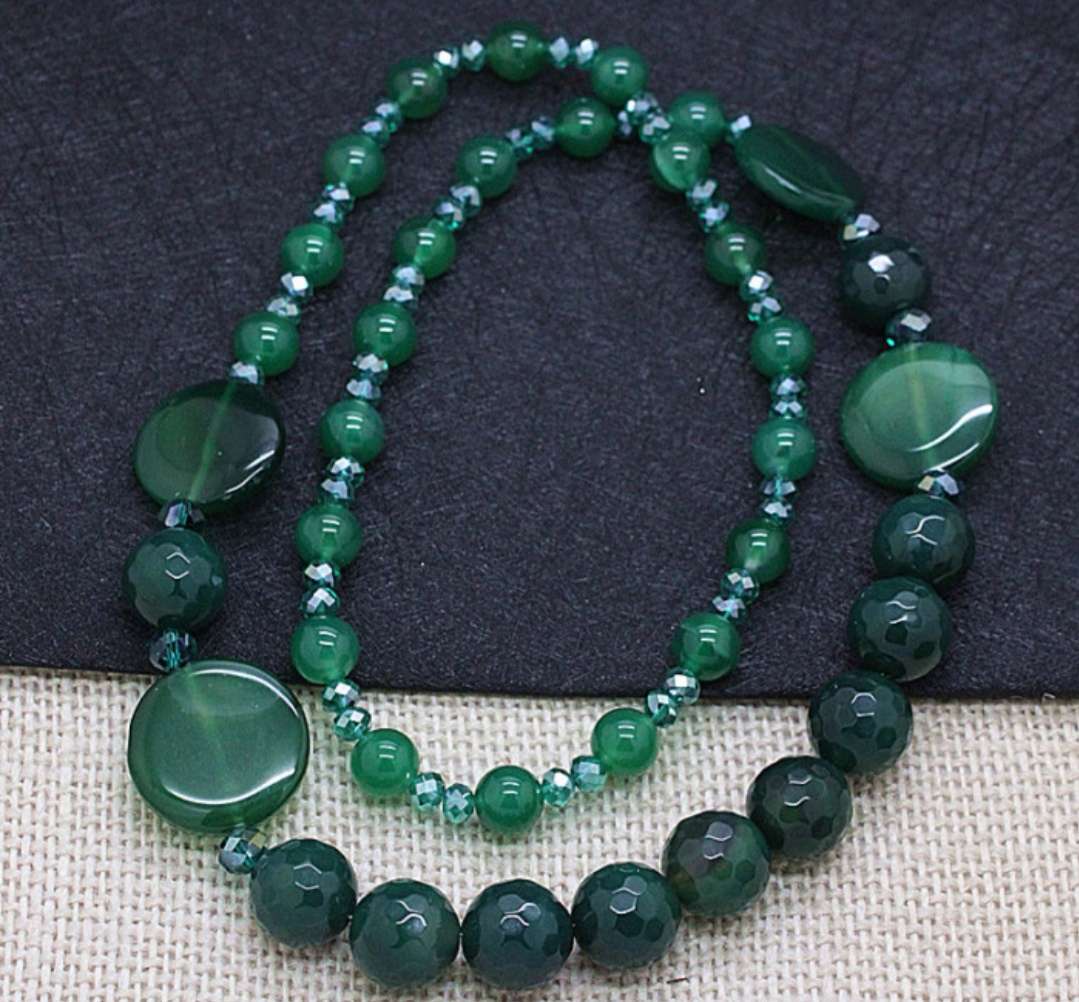 Handcrafted high-end natural red and green agate long sweater chain, luxurious and elegant, versatile necklace for women undefined