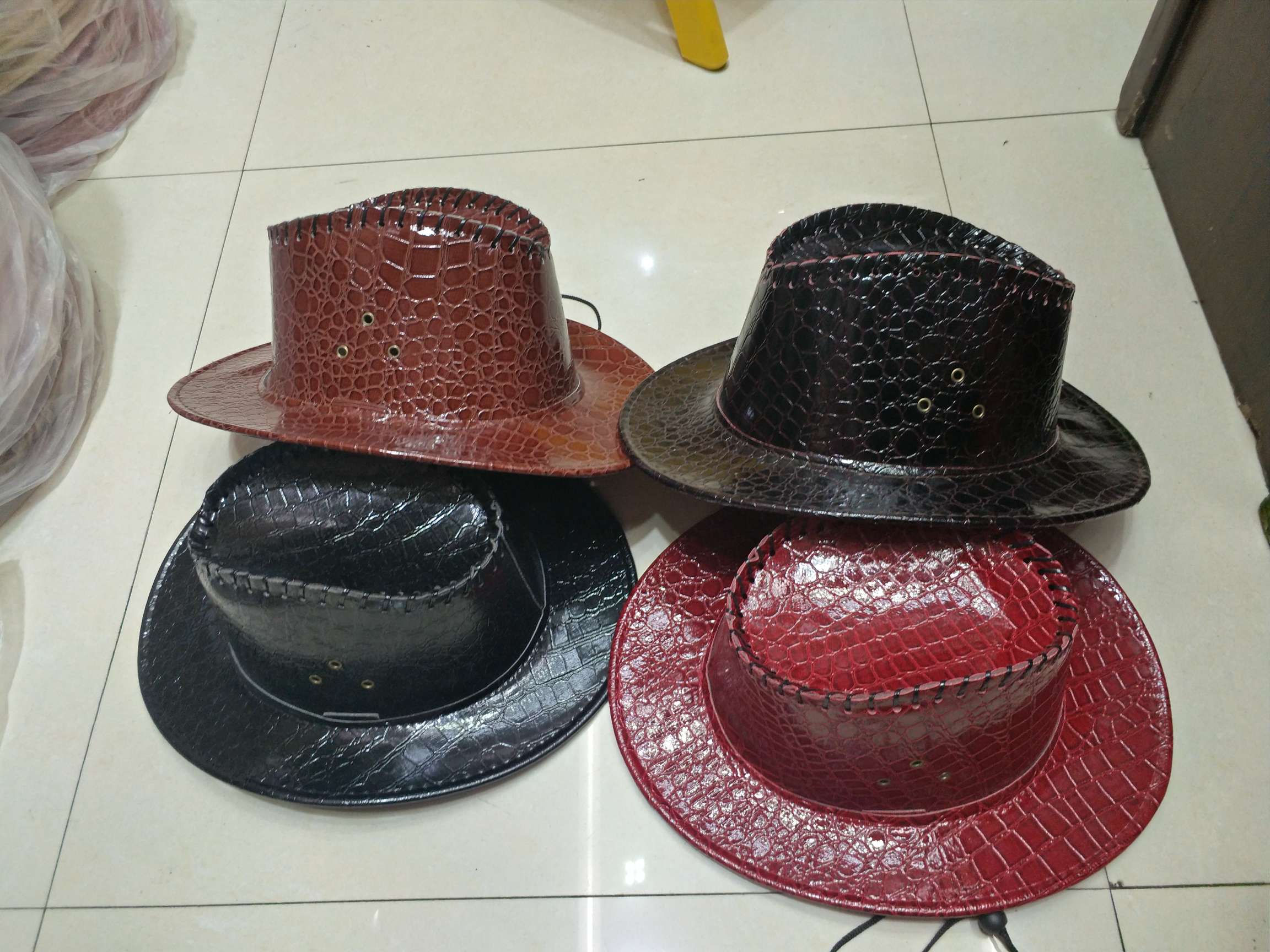 Specializing in the production of suede-like denim and various top hats, we undertake both domestic and foreign trade sales! details Picture